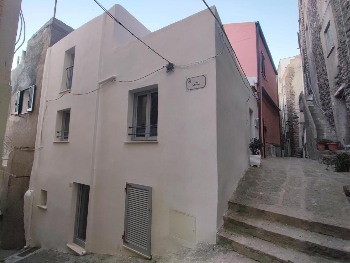 Bed and Breakfast Residenza Nel Borgo L'Appusentu Кастельсардо Экстерьер фото