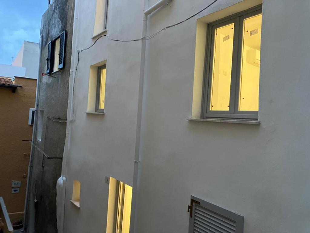 Bed and Breakfast Residenza Nel Borgo L'Appusentu Кастельсардо Экстерьер фото